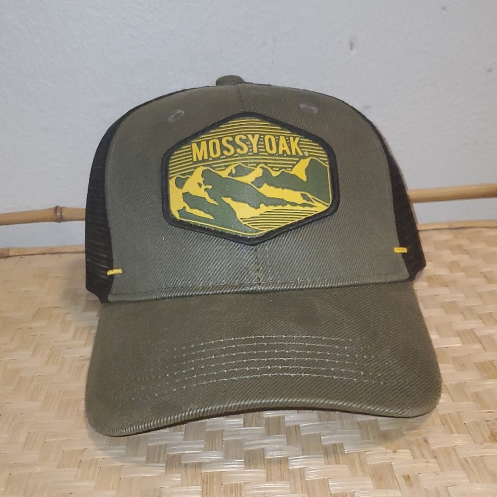 Mossy oak men's hat.